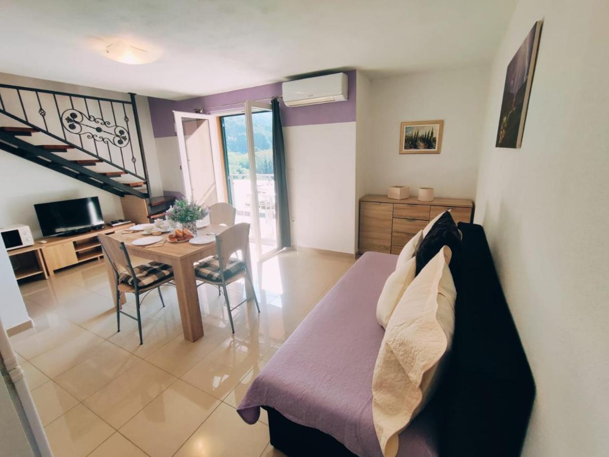 Apartmani Nada Mustapic เบรลา ภายนอก รูปภาพ