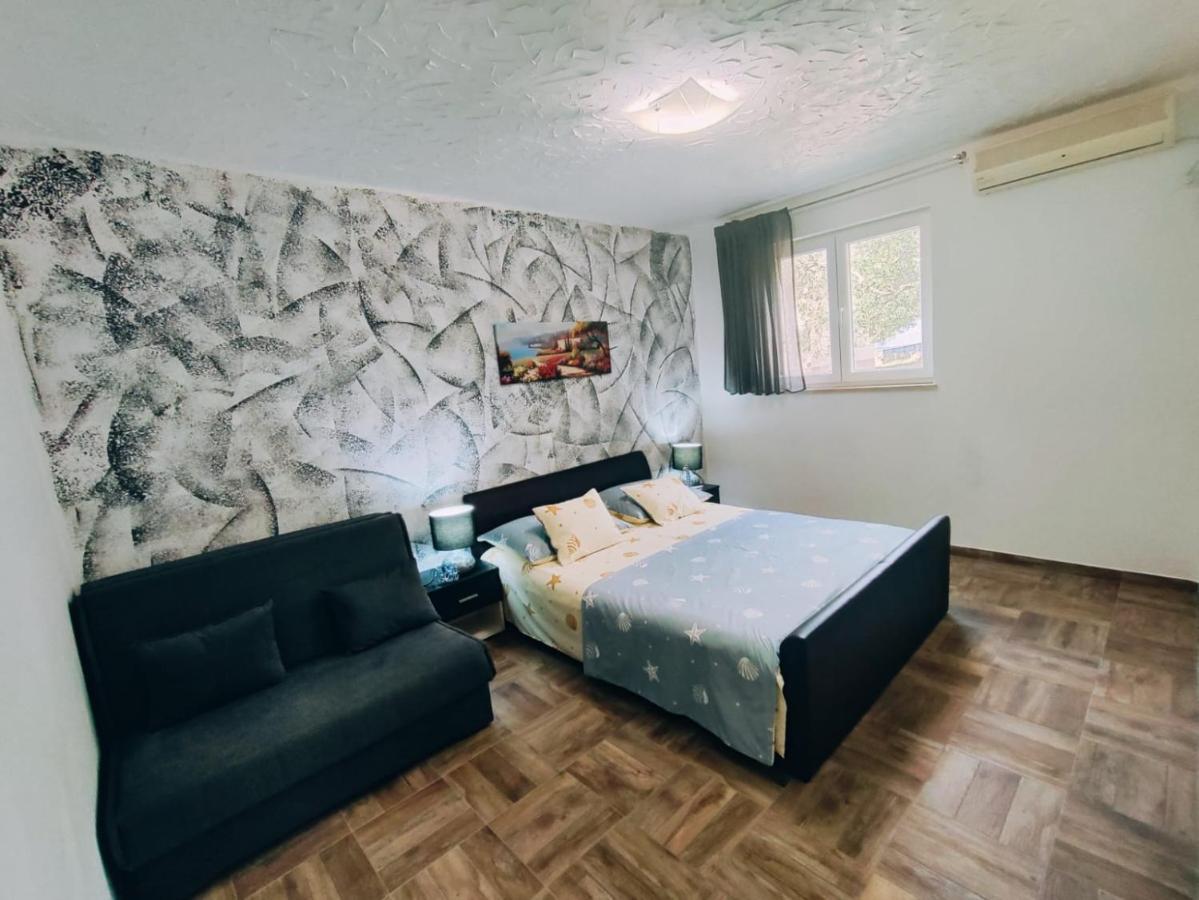 Apartmani Nada Mustapic เบรลา ภายนอก รูปภาพ