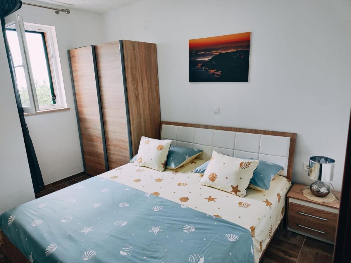 Apartmani Nada Mustapic เบรลา ภายนอก รูปภาพ