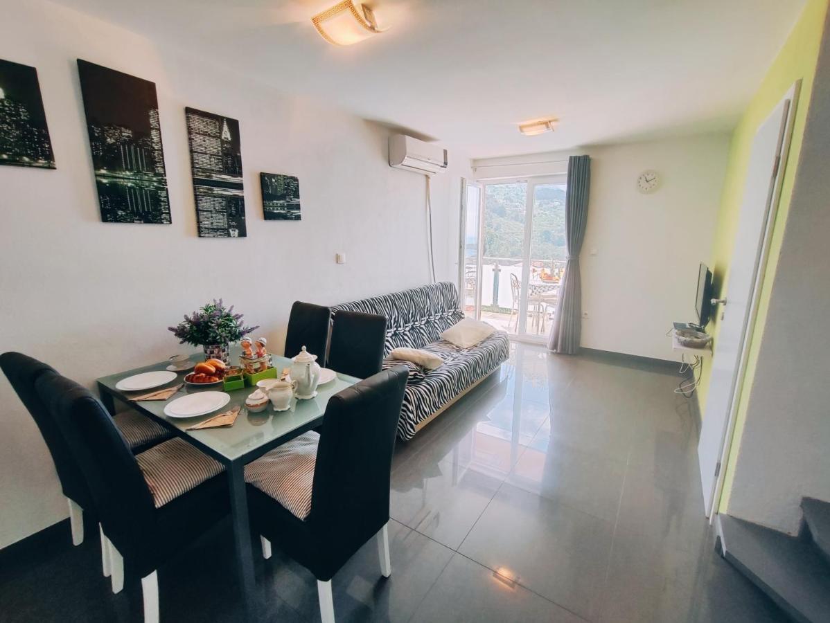 Apartmani Nada Mustapic เบรลา ภายนอก รูปภาพ