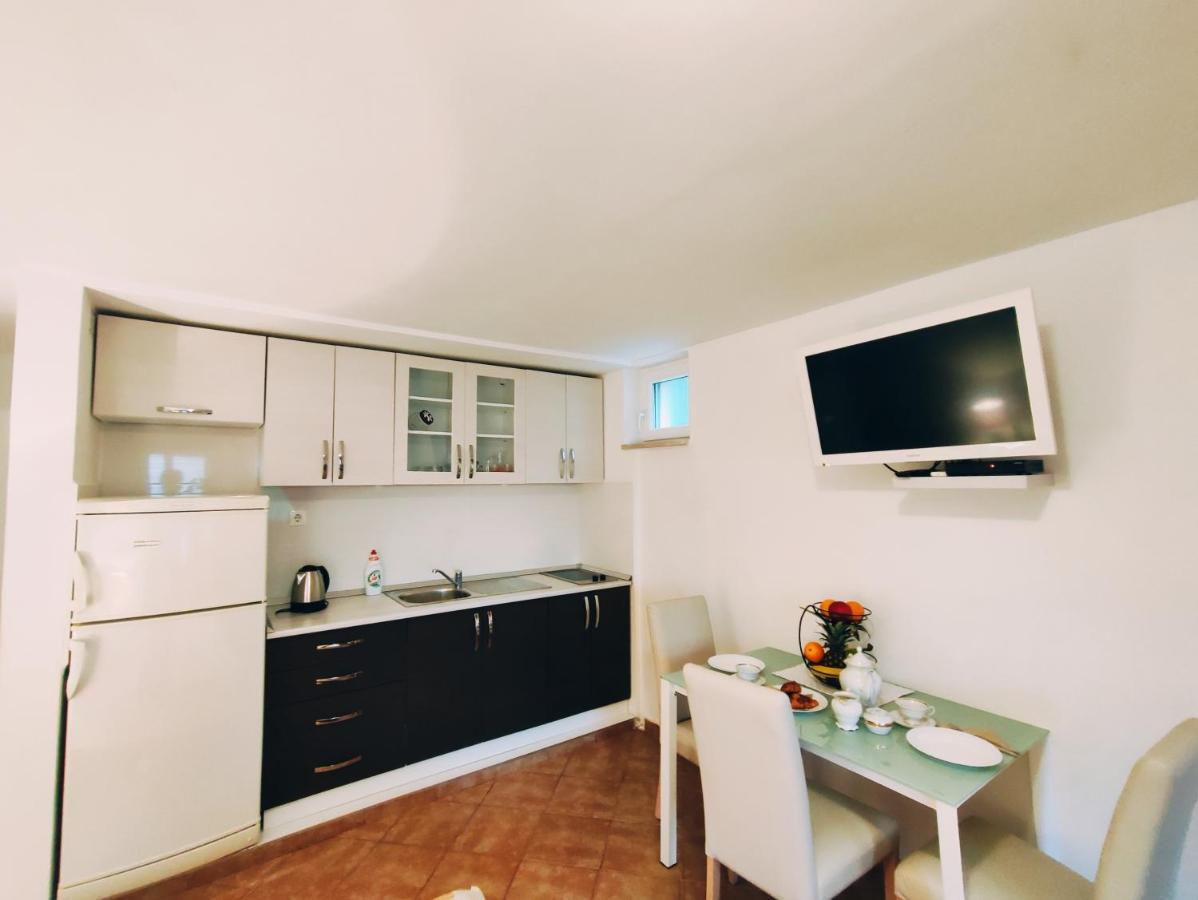 Apartmani Nada Mustapic เบรลา ภายนอก รูปภาพ