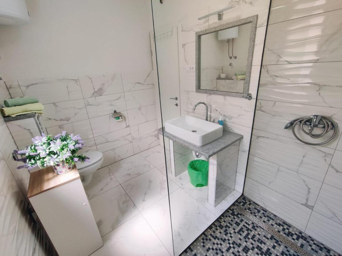 Apartmani Nada Mustapic เบรลา ภายนอก รูปภาพ