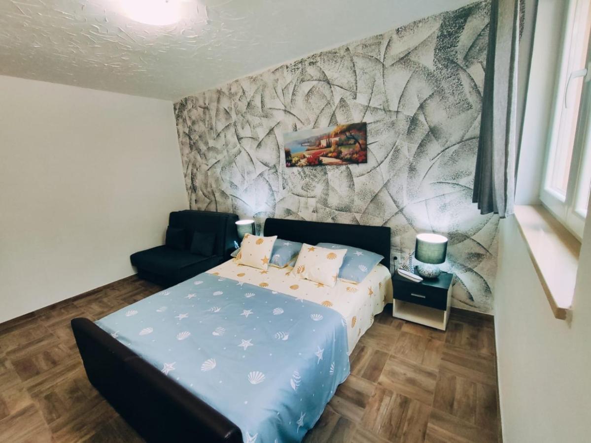 Apartmani Nada Mustapic เบรลา ภายนอก รูปภาพ