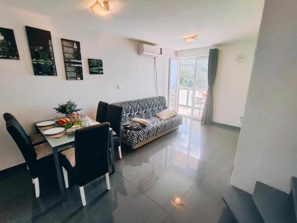 Apartmani Nada Mustapic เบรลา ภายนอก รูปภาพ